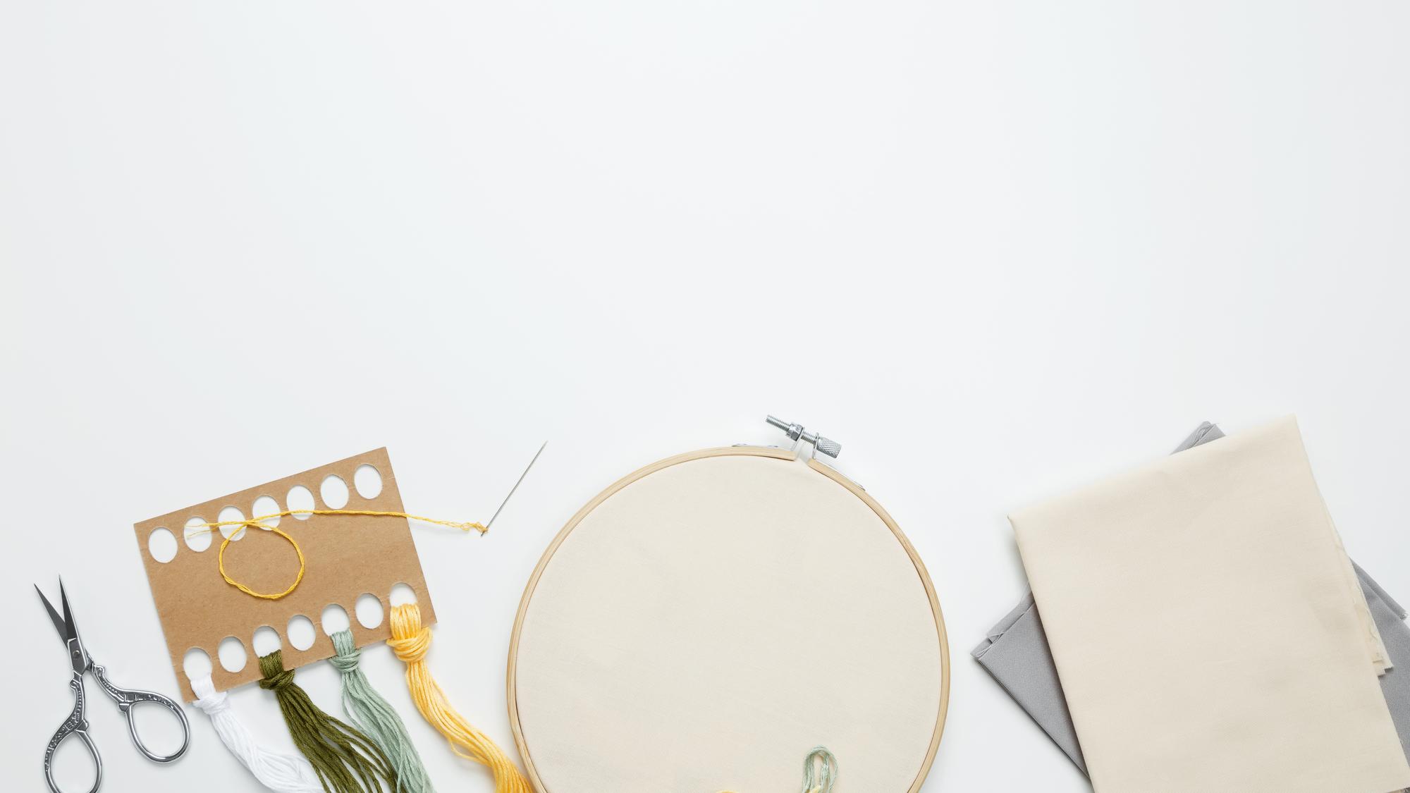 Accesorii brodate minimaliste